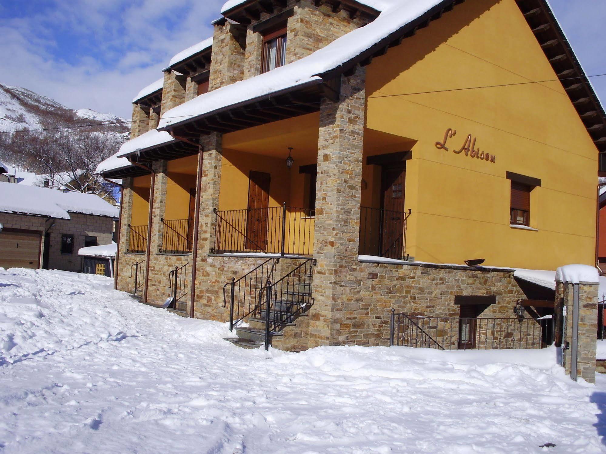Apartamentos Rurales L'Abiseu Caboalles de Abajo Luaran gambar